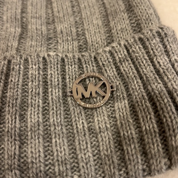 NWT Gray Michael Kors Beanie - Picture 2 of 2